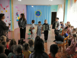 гости из Детской музыкальной школы.